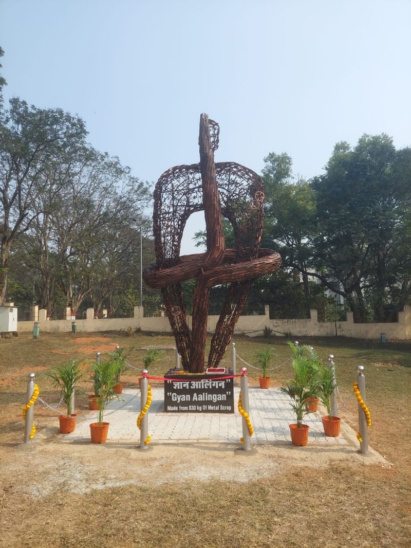 Gyan Aalingan sculpture made from 830 kg of scrap metal at NIT Jamshedpur, symbolizing knowledge and empowerment